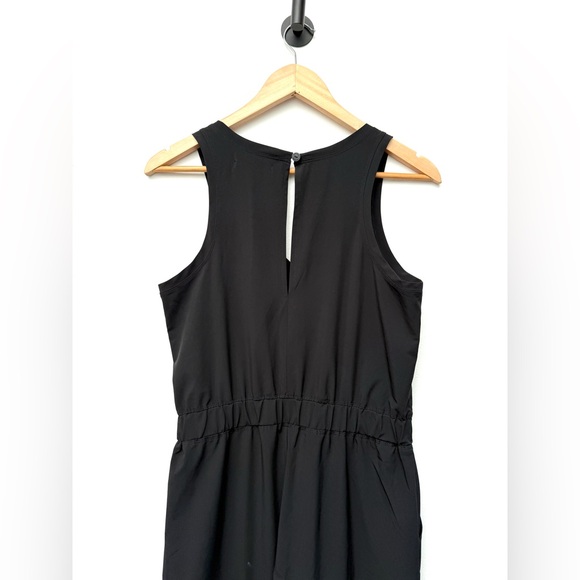 NWT Banana Republic Classic Black
V-Neck Sleeveless Cropped Jumpsuit XS - Picture 15 of 16
